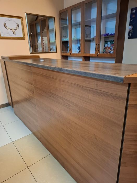 Продам  срочно барную стойку.