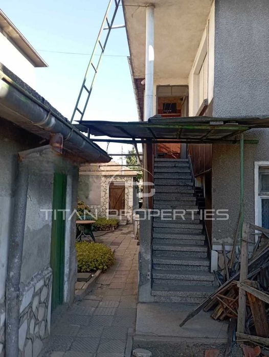 Двуетажна къща Стамболийски