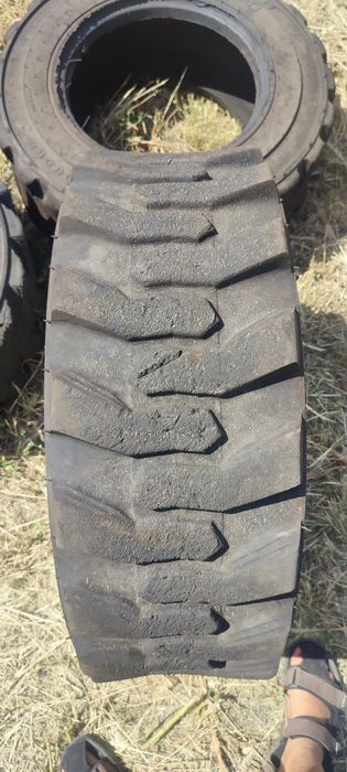 Продам шины на вилочный погрузчик
