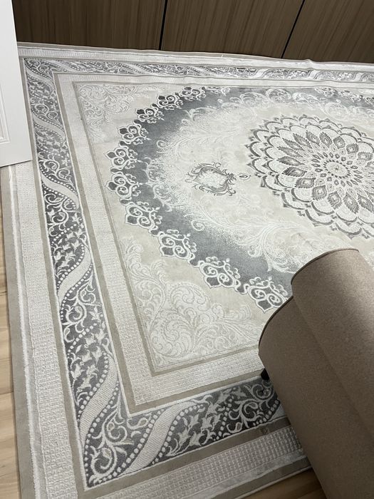 Продам палас белый/серый цвет