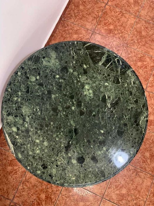 Masa rotunda cu blat din marmura verde