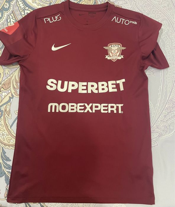 Tricou cu semnatura lui Radoi si Tricou Rapid