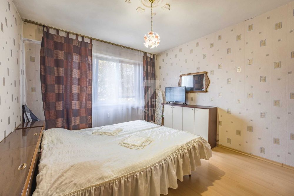 Продава се 3- стаен, южен апартамент в ж. к. Изток- гр. Перник