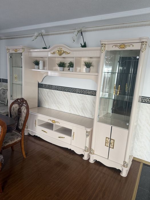 Mobila usi dormotor usi de intrare geamuri cabina de dus vitrina si multe altele