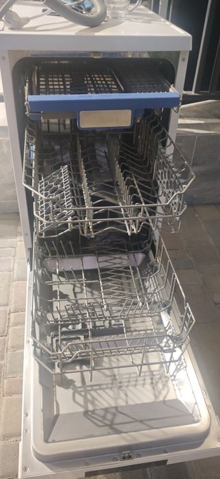 Продам прсудомоечную машину Midea