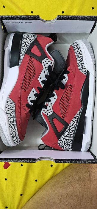 Vând Jordan  spizike