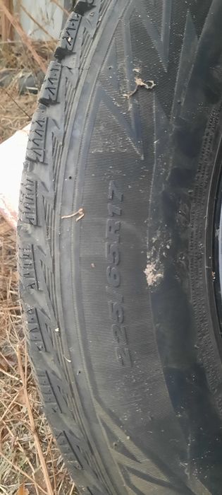 Продам четыре колеса в сборе диск R17 резина зима 225/65/17