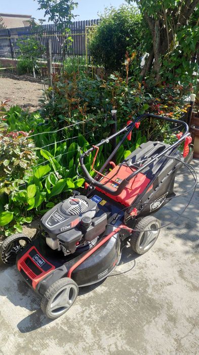 Masina tuns iarba gazon