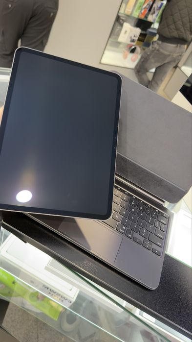 iPad Pro 11 M4 512GB Black + Keyboard