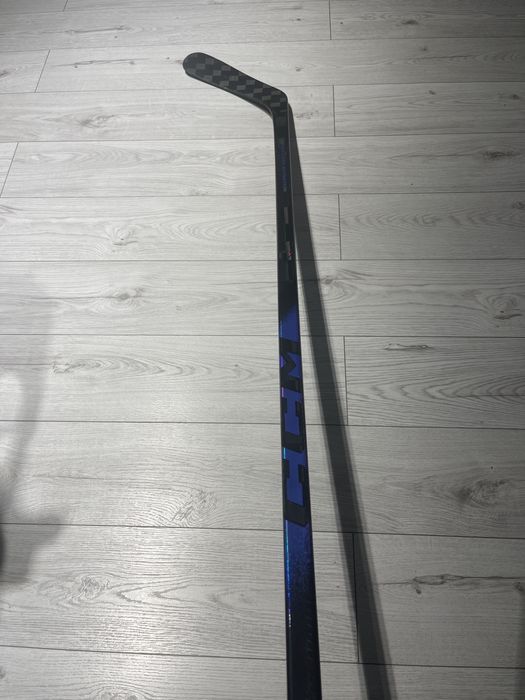 Продам хоккейную клюшку