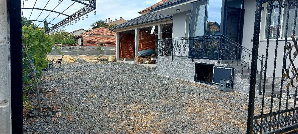 Дава се под наем Гараж / Паркомясто в Бургас, Ветрен - 400 кв.м за 382.5 € - Снимка #2