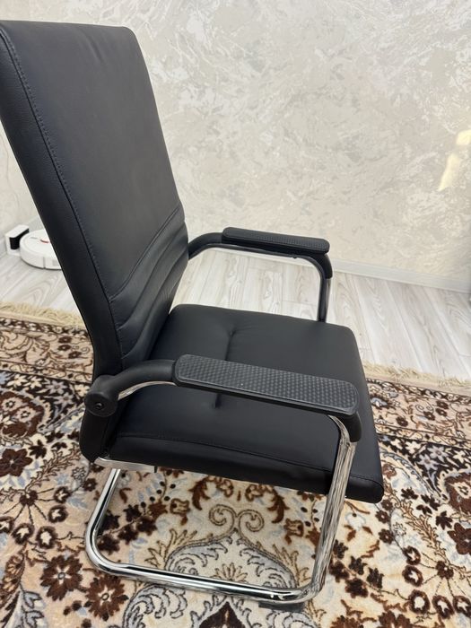 Офисный стул  новый