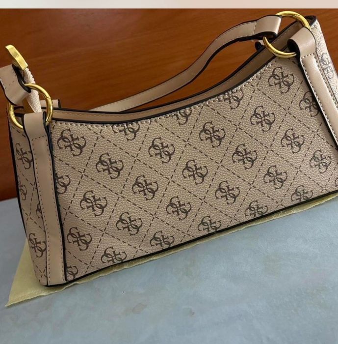 Нова чанта guess