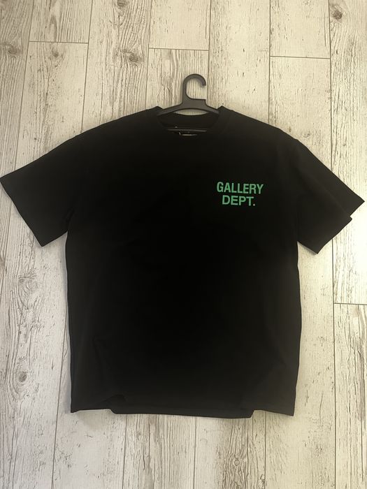 Tricou Gallery Dept (Negru cu verde)