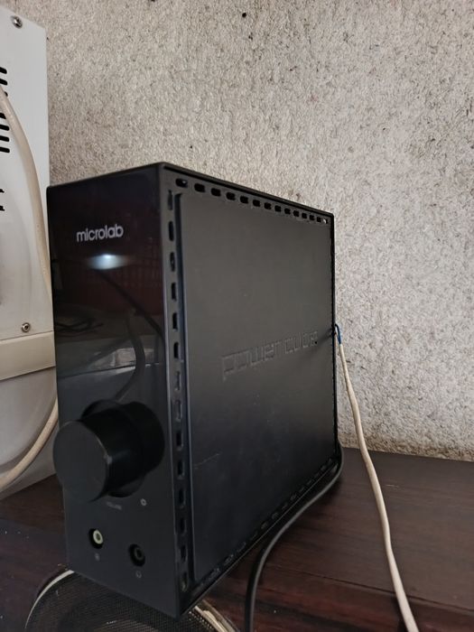 Продаётся срочно  усилитель microlab