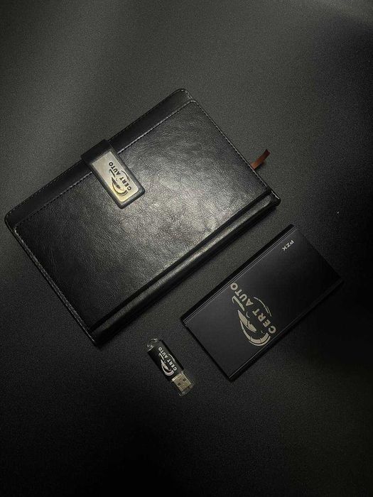 Новогодний корпоративный набор: блокнот, пауэрбанк, флешка с логотипом