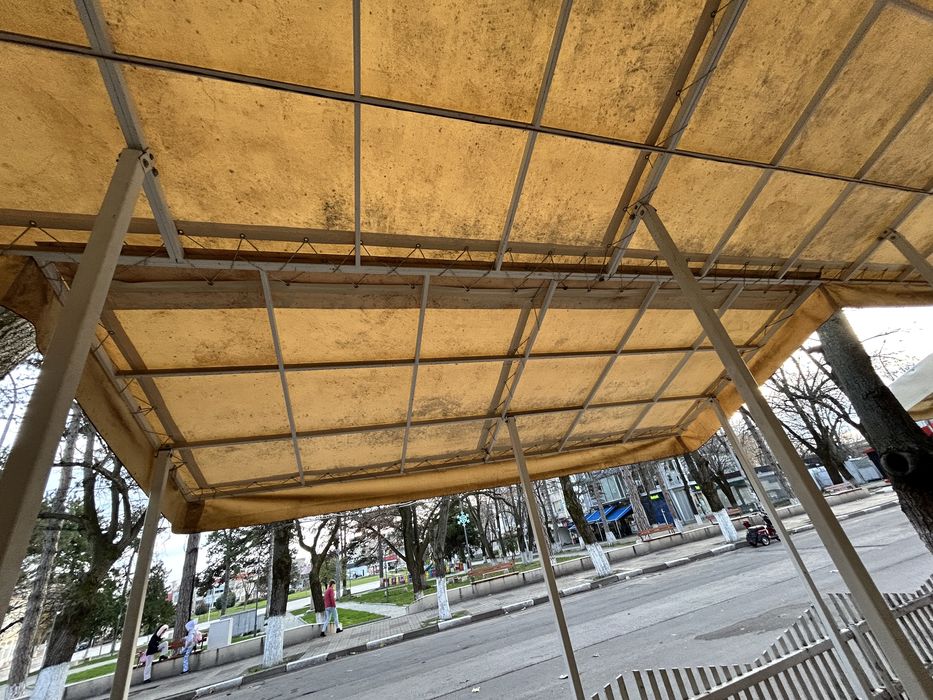 Тента платнище с метална конструкция