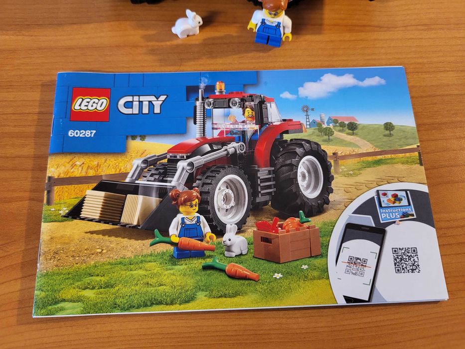 LEGO City - Transportor de secerător (60223 ) + Tractor (60287)