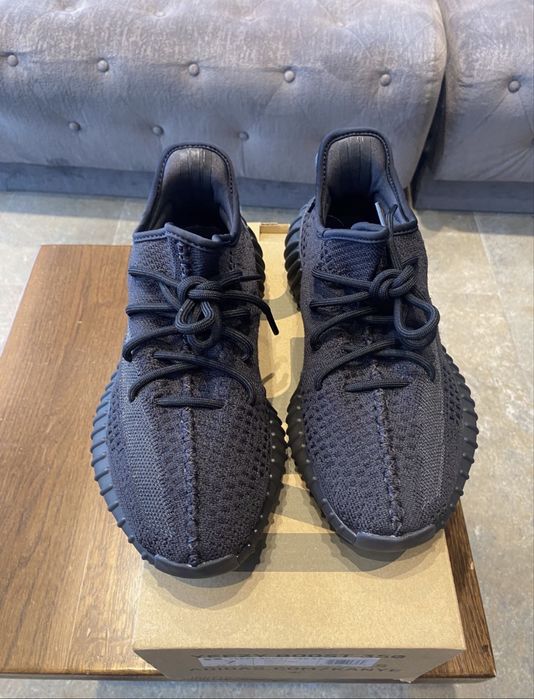 Yeezy 350 Onyx - Negri (Livrare cu verificare)