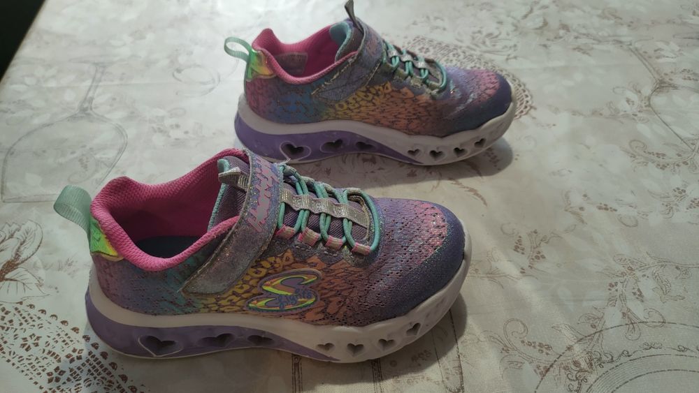 Два чифта детски маратонки Sketchers и Колев и Колев