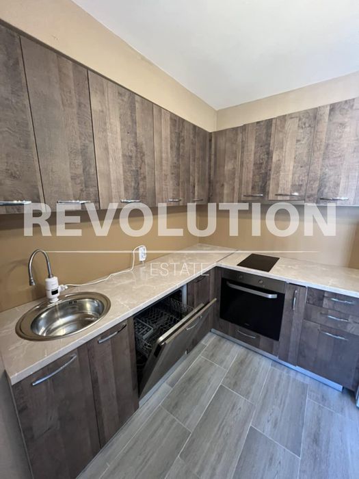 Дава се под наем Тристаен апартамент в Варна, Колхозен пазар - 80 кв.м за 650 € - Снимка #3