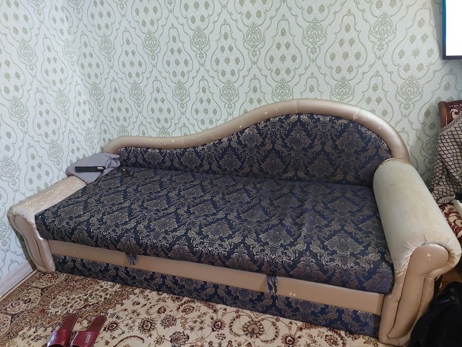 Бесплатно отдам диван срочно