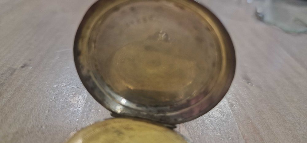 Продавам стар сребърен работещ Швейцарски часовник Цилиндър от 19 век