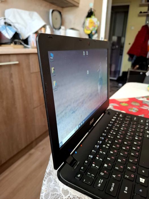 Лаптоп Acer Aspire ES1-131 + оригинално зарядно и чанта