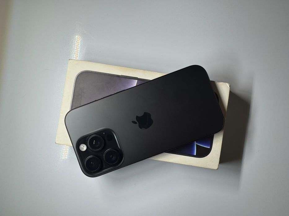 Продаю Iphone 16 pro
