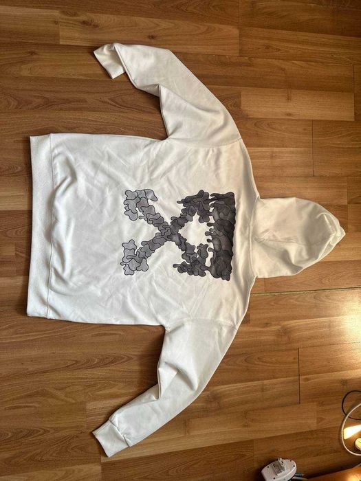Hanorac OffWhite cu eticheta (nu Nike, Gucci, Adidas, Balenciaga)