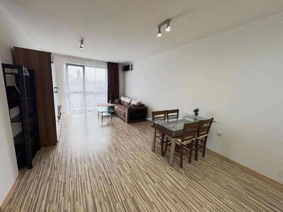 Дава се под наем Двустаен апартамент в Варна, м-т Траката - 70 кв.м за 700 € - Снимка #1