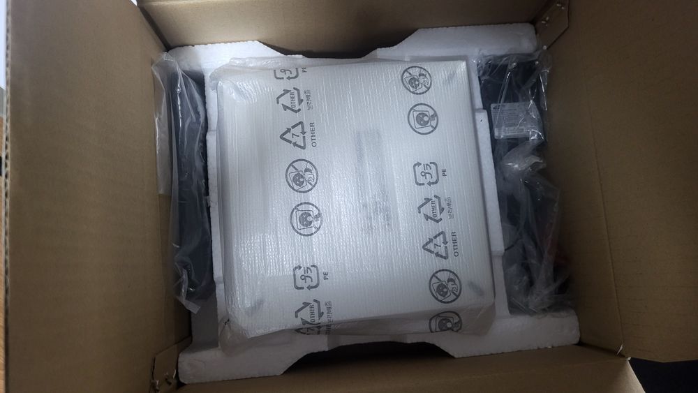 Компактный 3D Blu-ray плеер Samsung BD-ES6000