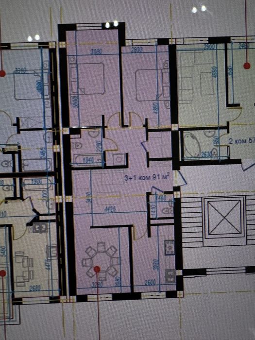 Srochna uy sotiladi 91 kv metr