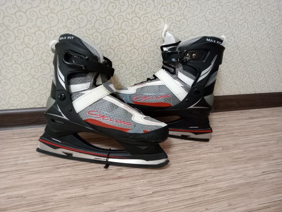 Продам коньки за 35000