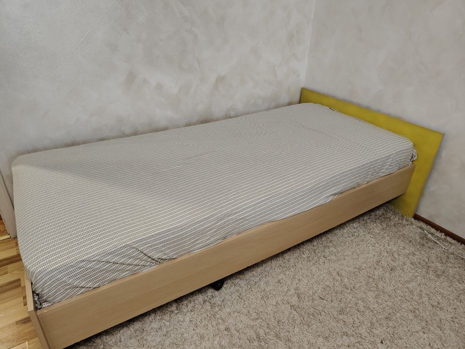 Продавам единично легло!