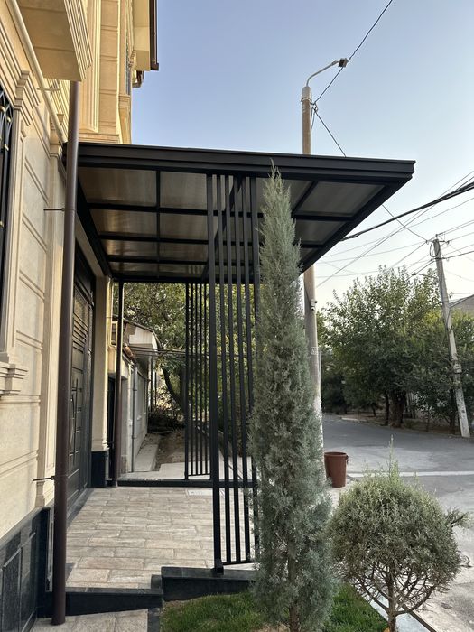 Darvaza perela naves reshotka agrajdena