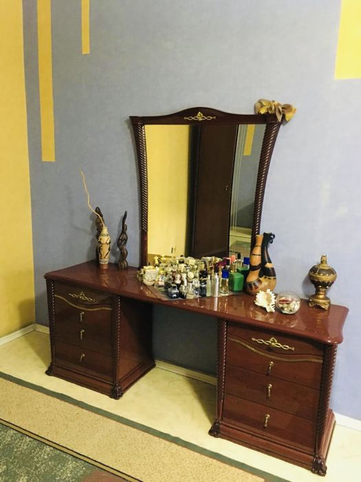 Испанский спальный гарнитур