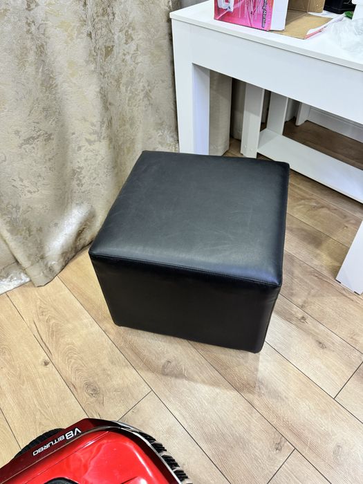 Пуф черный б/у 50х50см