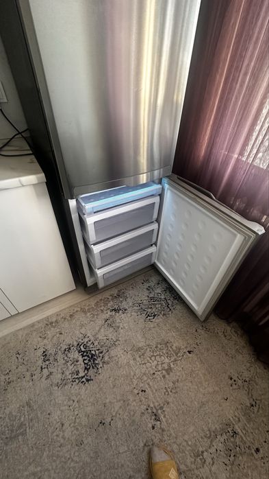 Продам холодильник самсунг