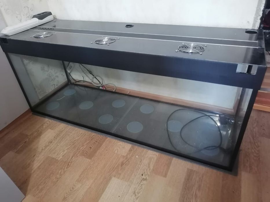 Продам аквариум заводской