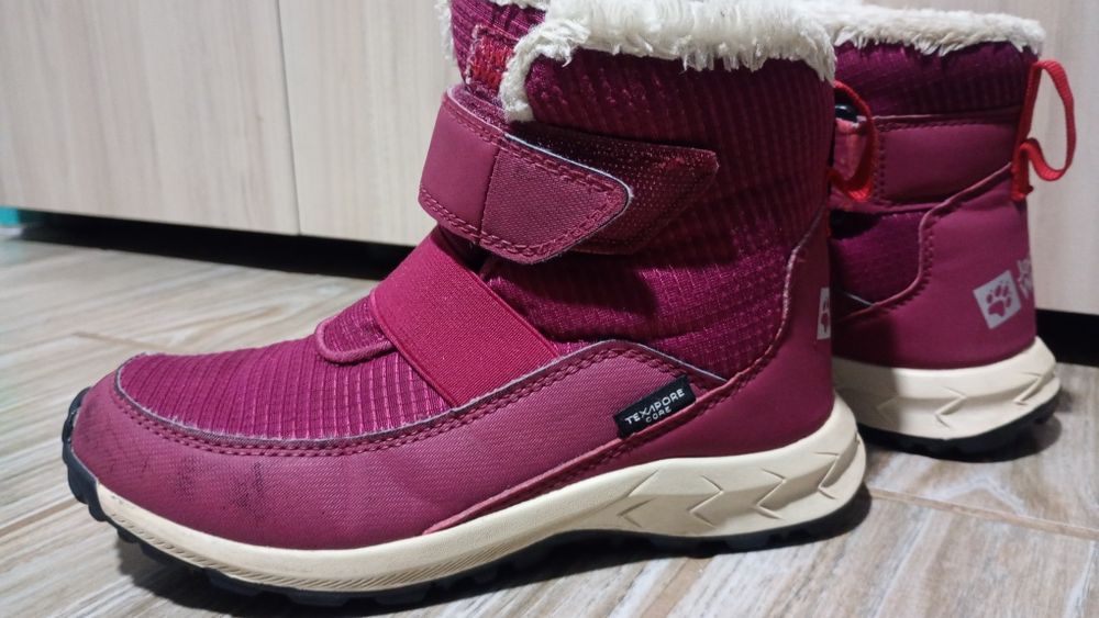 Продавам детски обувки Salomon и Jack Wolfskin