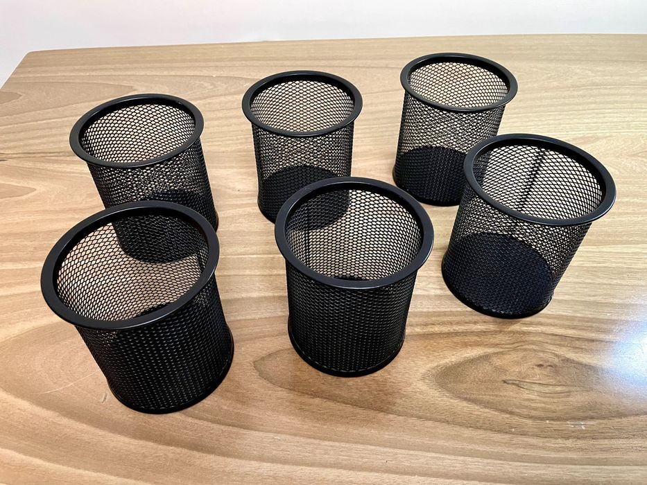 Канцелярские стаканы металлические / Metall kantselyariya idishlari.