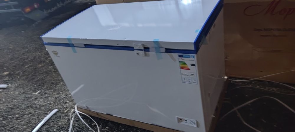 морозильник  с вмятинами с дефектами