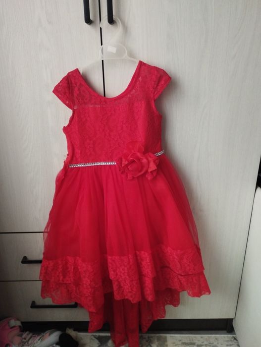 Платье на 5-6 лет красное