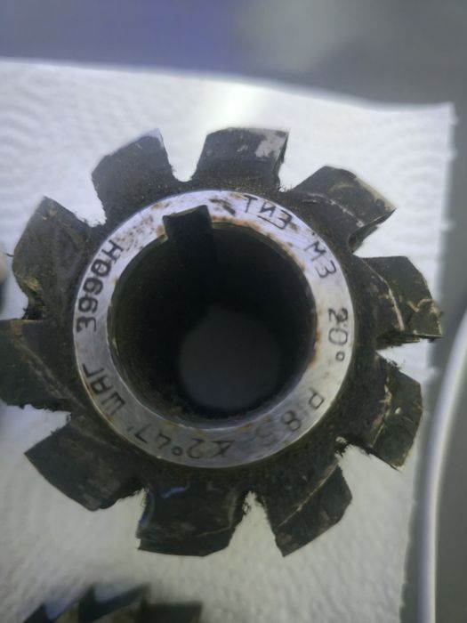 Продам фрезы много шт