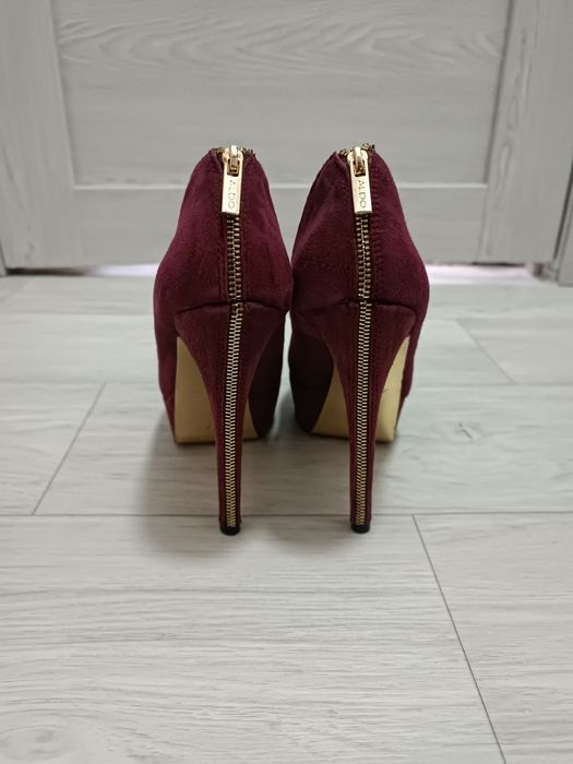Туфли замшевые бренда Aldo