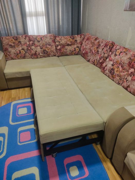 Уголок+кресло одно в хорошем состоянии