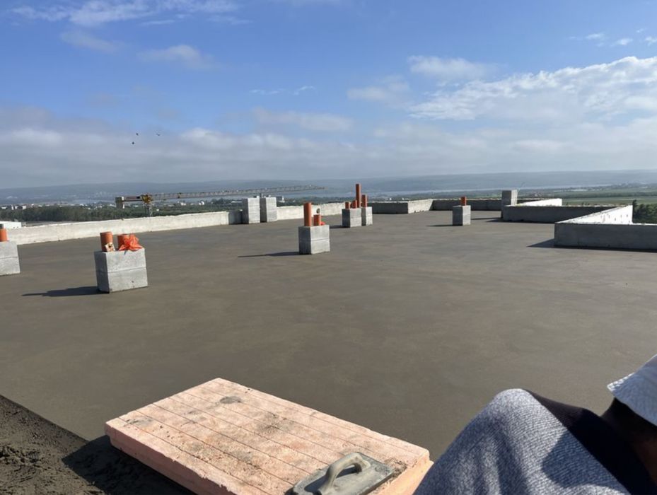 Машинно полагане на подови замазки