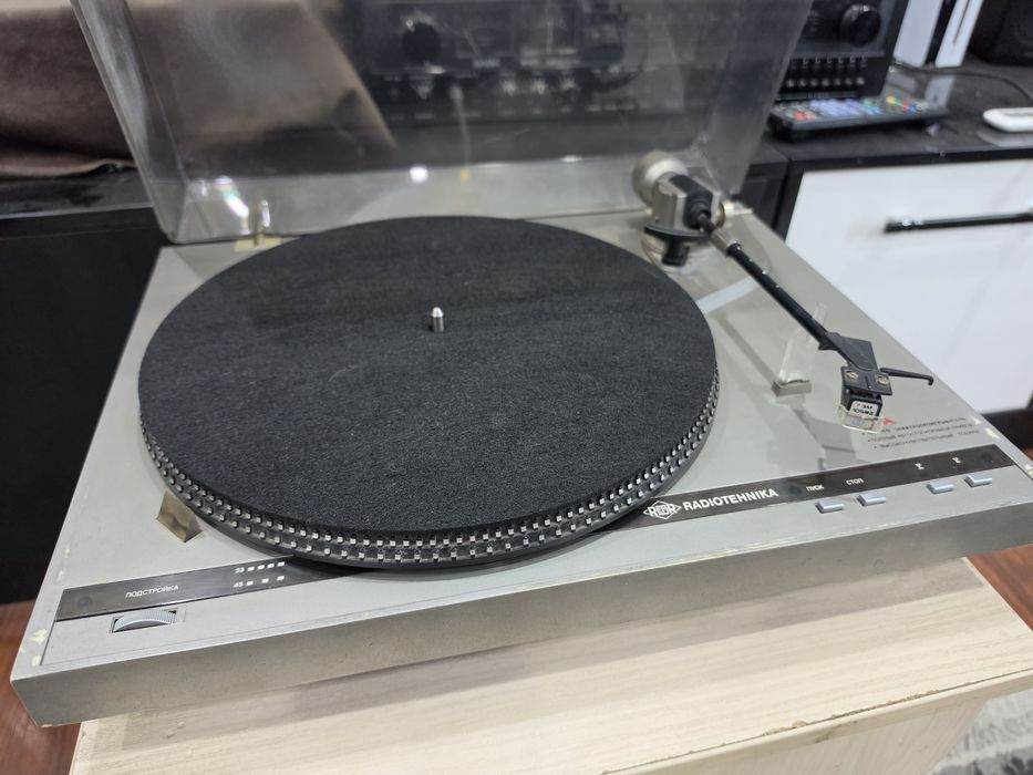 Виниловый проигрыватель  radiotehnika Ария 102