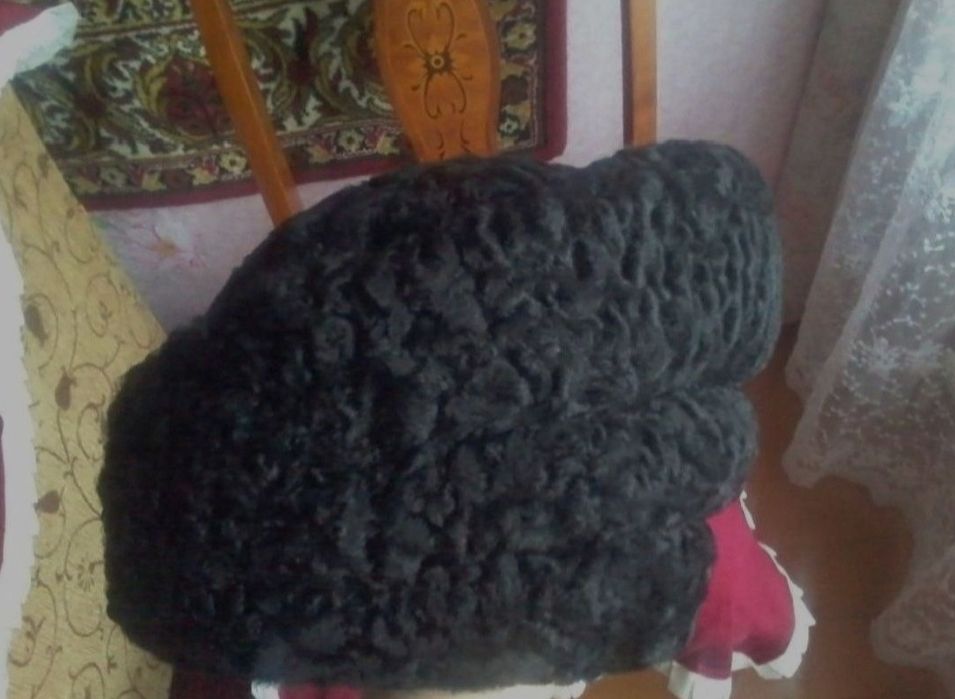 Шапка каракулевыя женская